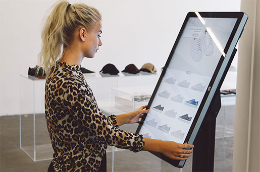 线上购物长廊鞋和配件